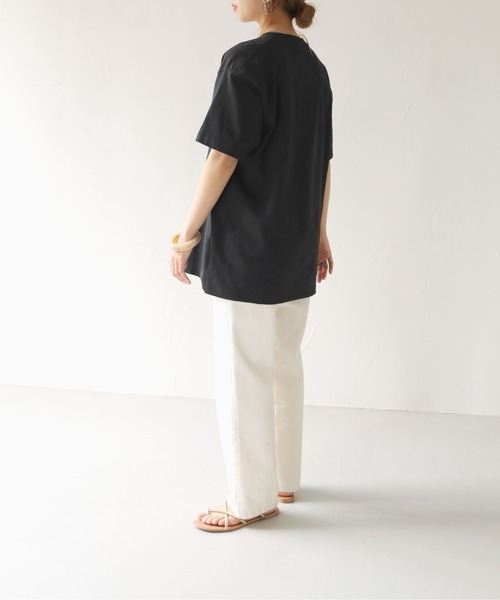 HER CLOSET（ハークローゼット）の「【shemoshelly】WEB限定5.6オンスカリグラフィーロゴTシャツ（Tシャツ/カットソー・レディース・ホワイト系その他2/ホワイト系その他/ブラック系その他/ブラック系その他2・M/L/S）」の13枚目の写真