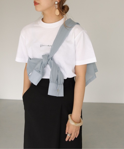 HER CLOSET（ハークローゼット）の「【shemoshelly】WEB限定5.6オンスカリグラフィーロゴTシャツ（Tシャツ/カットソー・レディース・ホワイト系その他2/ホワイト系その他/ブラック系その他/ブラック系その他2・M/L/S）」の22枚目の写真