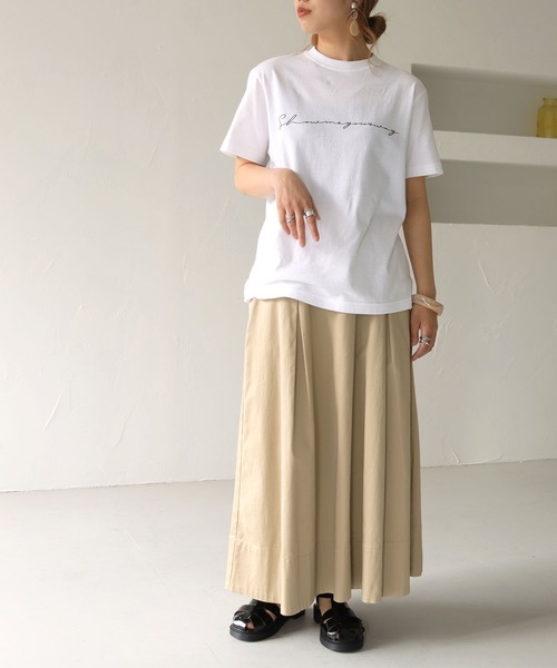 HER CLOSET（ハークローゼット）の「【shemoshelly】WEB限定5.6オンスカリグラフィーロゴTシャツ（Tシャツ/カットソー・レディース・ホワイト系その他2/ホワイト系その他/ブラック系その他/ブラック系その他2・M/L/S）」の7枚目の写真