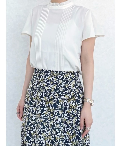 Te chichi TERRASSE(テチチテラス)の「衿フリルブラウス(シャツ/ブラウス・レディース・ブラック/ベージュ/オフホワイト・フリ-)」の1枚目の写真