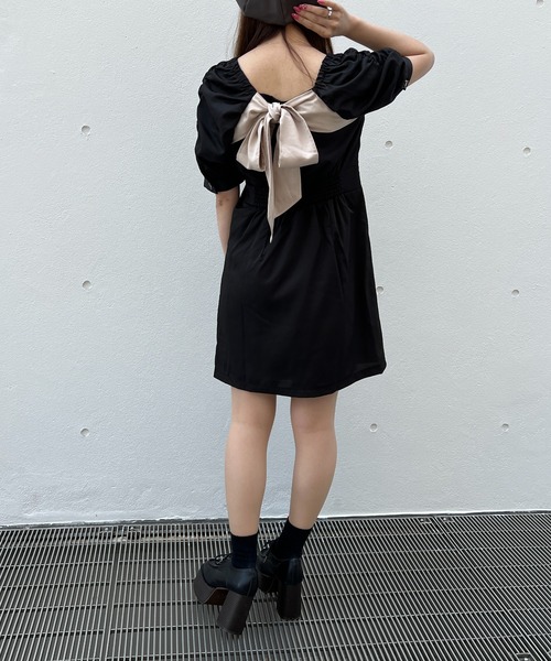 TORTE(トルテ)の「前ボタンスクエアBACKリボンワンピース(ワンピース・レディース・ホワイト/ブラック/ブラック系その他/ライトピンク・FREE)」の6枚目の写真