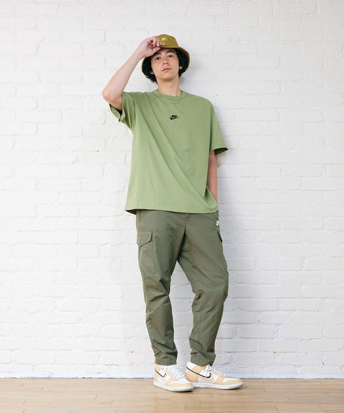 NIKE(ナイキ)の「ナイキ スポーツウェア プレミアム エッセンシャル メンズ Tシャツ / Nike Sportswear Premium Essentials Men's T-Shirt<XS-3XL 展開>(Tシャツ/カットソー・メンズ・ブラック/グリーン系その他/ホワイト/パープル/オリーブ系/ライトオリーブ/ロイヤルブルー/ホワイト系その他2/カーキ/ブルー/グリーン系その他3・S/M/L/2XL/XL/XS/3XL)」の6枚目の写真
