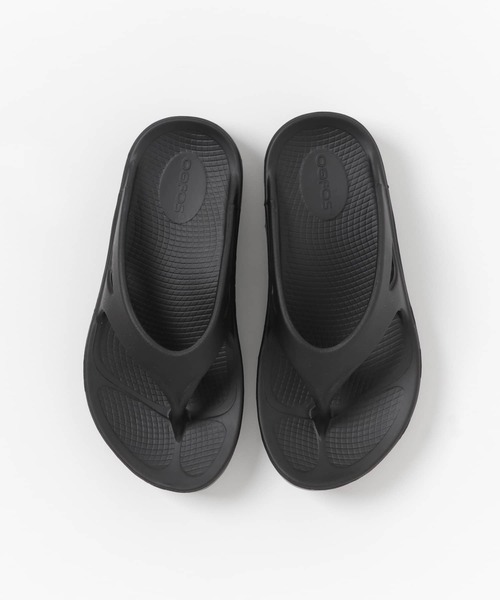 OOFOS（ウーフォス）の「OOFOS　Original（サンダル・レディース・ブラック・6/7）」の2枚目の写真