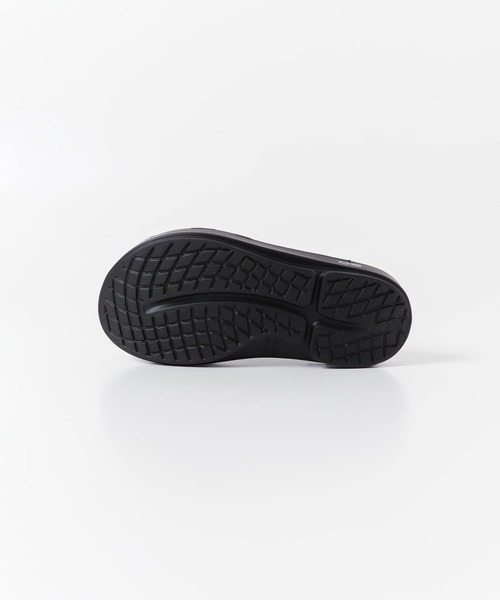 OOFOS（ウーフォス）の「OOFOS　Original（サンダル・レディース・ブラック・6/7）」の5枚目の写真