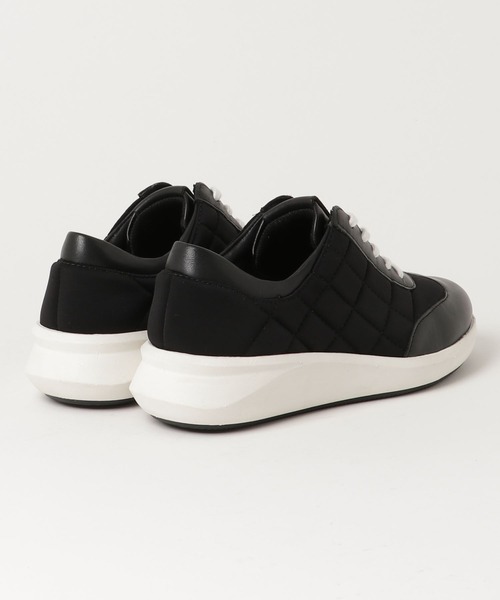 Clarks（クラークス）の「【ネット限定】 Un Rio Stitch / アンリオステッチ（ブラックコンビ）（スニーカー・レディース・ブラック・UK5/UK6/UK4/UK3/UK3.5/UK4.5/UK5.5）」の8枚目の写真