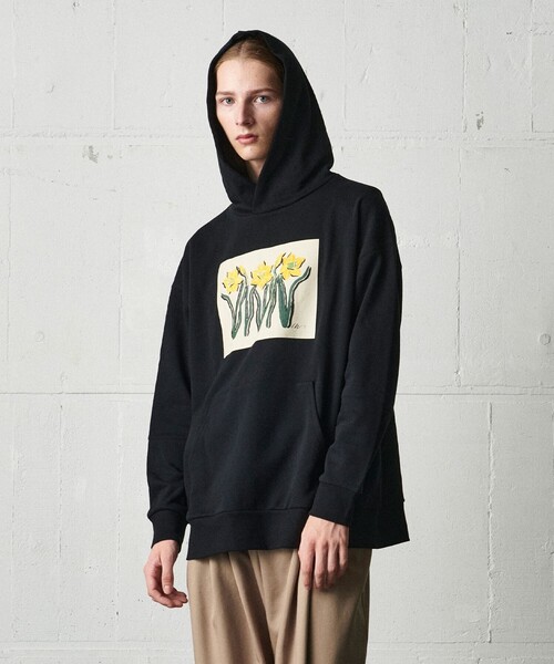 JOSEPH STUDIO（ジョゼフストゥディオ）の「フーディ THE DAFFODILS（パーカー・レディース・ブラック系/ベージュ系・SMALL/MEDIUM/LARGE）」の4枚目の写真