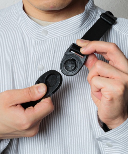 WILD THINGS（ワイルドシングス）の「narifuri × WILD THINGS パッカブルデナリジャケット（マウンテンパーカー・メンズ・グレイッシュベージュ/ネイビー・X-LARGE/LARGE/MEDIUM/SMALL）」の4枚目の写真