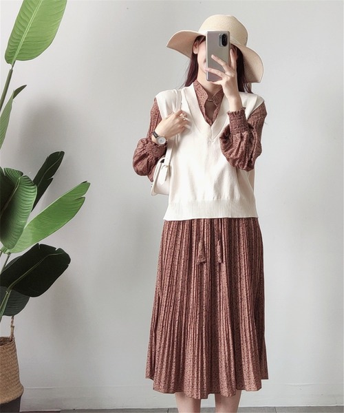 MAISON DE THERESE（メゾン ド テレーズ）の「Vネックニットベスト（ニット/セーター・レディース・ブラック/ベージュ・FREE）」の3枚目の写真