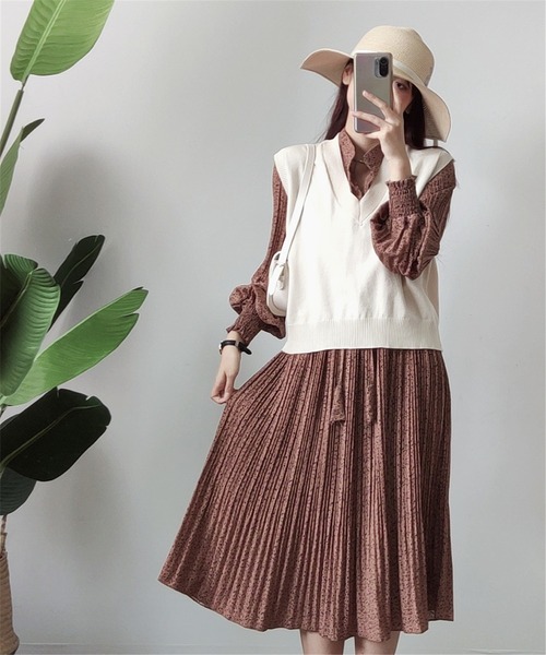 MAISON DE THERESE（メゾン ド テレーズ）の「Vネックニットベスト（ニット/セーター・レディース・ブラック/ベージュ・FREE）」の4枚目の写真