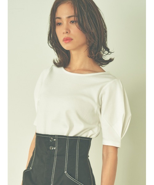 Stylevoice for xxx(スタイルヴォイスフォー)の「タック袖Tシャツ(Tシャツ/カットソー・レディース・オフホワイト/ブラック・FREE)」の2枚目の写真