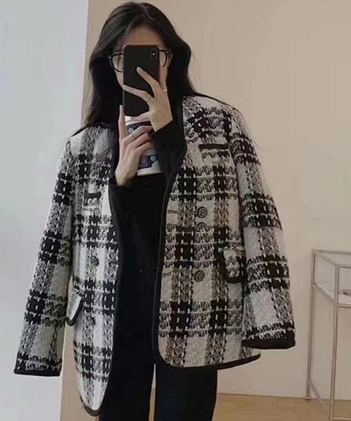 DAY CLOSET(デイ クローゼット)の「レディース レトロツイード風ノーカラーダブルジャケット(ノーカラージャケット・レディース・ブラック・M/L)」の4枚目の写真