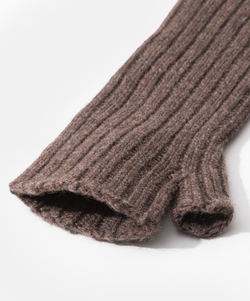 William Brunton Hand Knits（ウィリアム ブラントン ハンド ニット）の「William Brunton 3ply RIB WRISTWARMER ウィリアムブラントン リブ編み 3プライ リストウォーマー（手袋・レディース・モカ/ライトグレー/ブラウン/ホワイト/ブラック/グレイッシュベージュ/グレー/ブラウン系/クリーム/ベージュ/グリーン/ロイヤルブルー/イエロー/ピンク系1/ブラウン系1/レッド/ライトブラウン・ONE SIZE/FREE）」の19枚目の写真