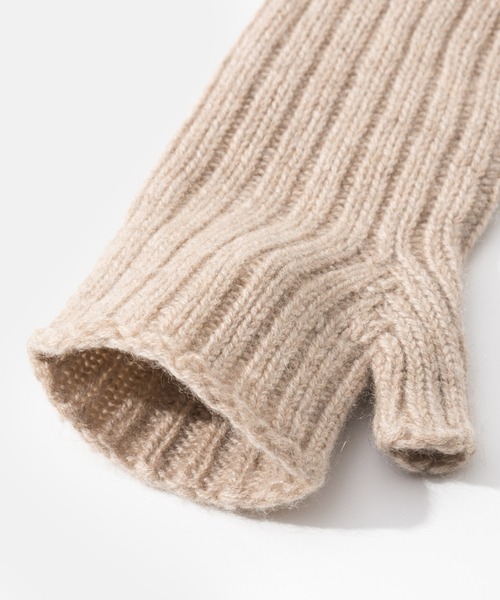 William Brunton Hand Knits（ウィリアム ブラントン ハンド ニット）の「William Brunton 3ply RIB WRISTWARMER ウィリアムブラントン リブ編み 3プライ リストウォーマー（手袋・レディース・モカ/ライトグレー/ブラウン/ホワイト/ブラック/グレイッシュベージュ/グレー/ブラウン系/クリーム/ベージュ/グリーン/ロイヤルブルー/イエロー/ピンク系1/ブラウン系1/レッド/ライトブラウン・ONE SIZE/FREE）」の21枚目の写真