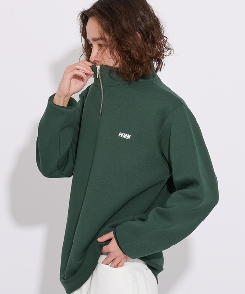 FCMM(エフシーエムエム)の「【日本限定アイテム】HALF ZIP SWEATSHIRTS/ハーフジップスウェットシャツ(スウェット・メンズ・グリーン/アイボリー/チャコールグレー・X-LARGE/SMALL/MEDIUM/LARGE)」の1枚目の写真