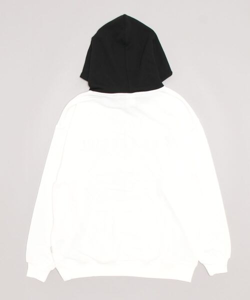 Red Cap Girl（レッドキャプガール）の「ガールイラスト発泡ロゴ