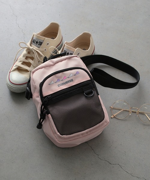 CONVERSE（コンバース）の「CONVERSE SNEAKERS PRINT SHOULDER BAG