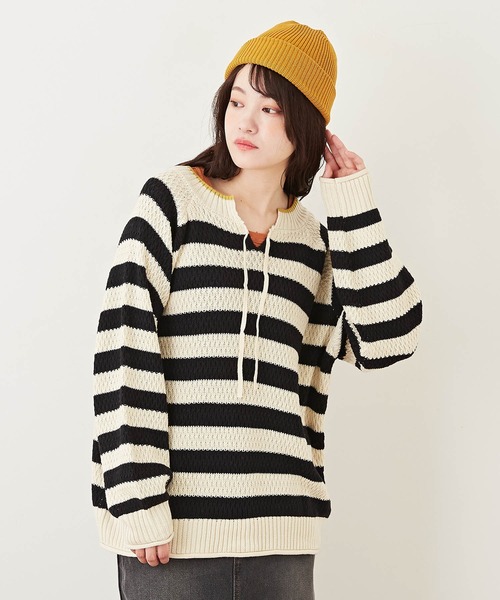 CUBE SUGAR(キューブシュガー)の「バルキーニットリボン付前後着プルオーバー(ニット/セーター・レディース・マスタード/ナチュラル/パープル/ホワイト×ブラック/ブラック・M)」の2枚目の写真