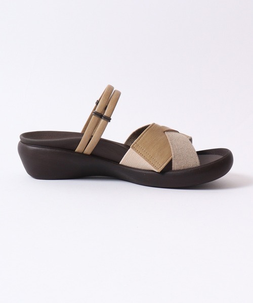 TOTEME ブレイド レザー バンドゥ スライド サンダル Braided-leather bandeau slides black – TOTEME