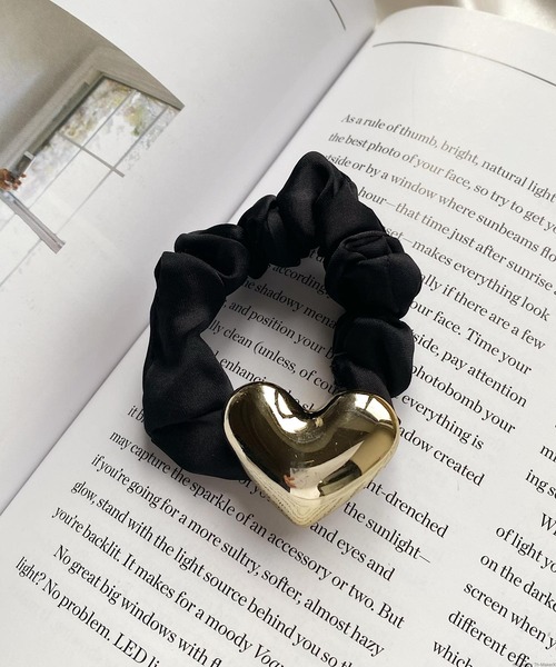 TONE SELECT GOODS（トーンセレクトグッズ）の「pur chouchou/メタルハートシュシュ P4071（シュシュ・レディース・イエローゴールド/ホワイトゴールド・FREE）」の3枚目の写真