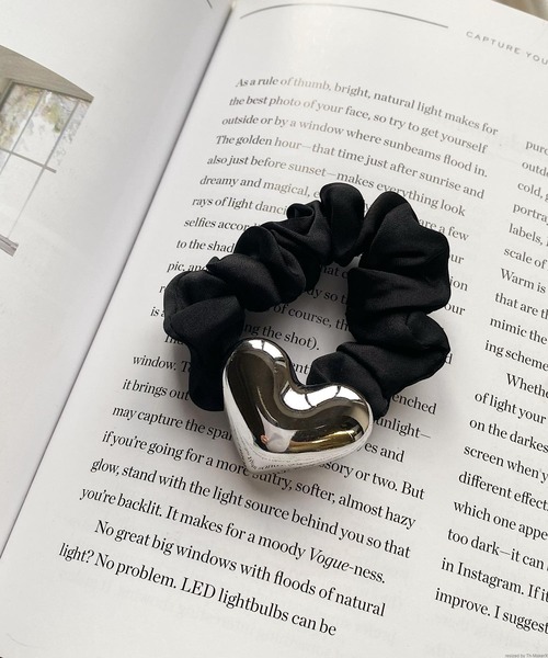 TONE SELECT GOODS（トーンセレクトグッズ）の「pur chouchou/メタルハートシュシュ P4071（シュシュ・レディース・イエローゴールド/ホワイトゴールド・FREE）」の4枚目の写真