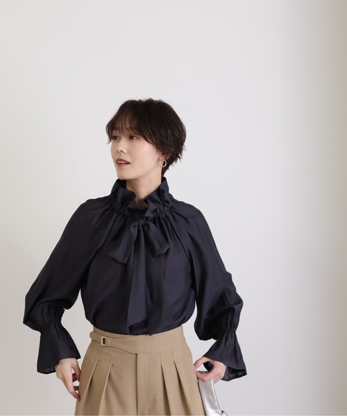 N.(N. Natural Beauty Basic)(エヌエヌナチュラルビューティーベーシック)の「◆シルキーローンフリルネックブラウス(シャツ/ブラウス・レディース・ホワイト/ピンク/ブルー/ネイビー・MEDIUM)」の11枚目の写真