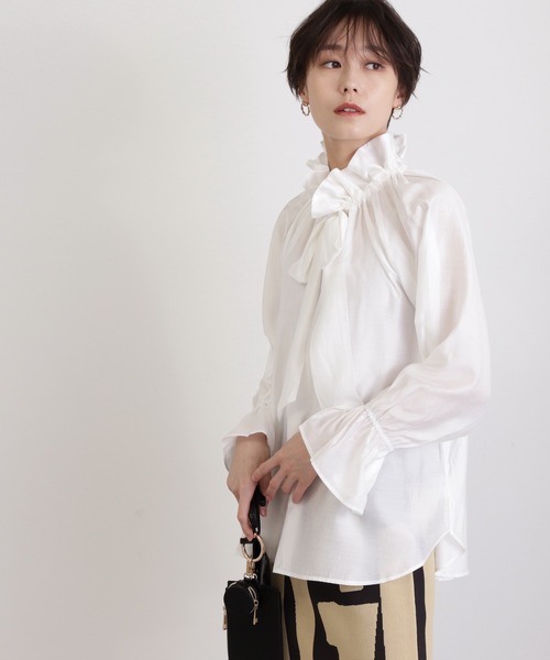 N.(N. Natural Beauty Basic)(エヌエヌナチュラルビューティーベーシック)の「◆シルキーローンフリルネックブラウス(シャツ/ブラウス・レディース・ホワイト/ピンク/ブルー/ネイビー・MEDIUM)」の5枚目の写真
