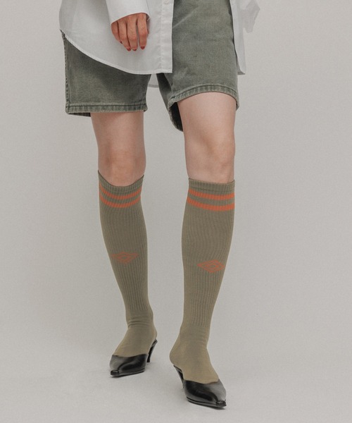 UMBRO(アンブロ)の「【UMBROxBELPERxM】LOGO SOCKS(ソックス/靴下・レディース・オリーブ/ライトグレー・M/L)」の4枚目の写真