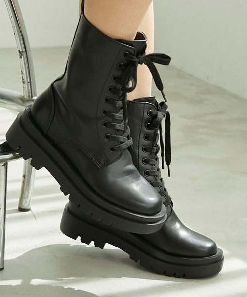 Chaco closet（チャコ クローゼット）の「レースアップトラックソールミドルブーツ（ブーツ・レディース・ダークブラウン/ブラック・M/L/S）」の3枚目の写真