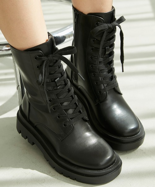 Chaco closet（チャコ クローゼット）の「レースアップトラックソールミドルブーツ（ブーツ・レディース・ダークブラウン/ブラック・M/L/S）」の4枚目の写真