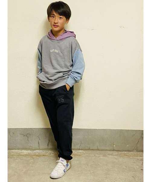 GAP(ギャップ)の「カラーブロック GAPアーチロゴパーカー (キッズ)(パーカー・キッズ・ネイビー/グレー・XL/XXL/L/S/M)」の5枚目の写真