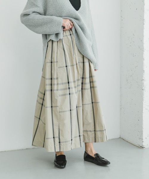 ITEMS URBANRESEARCH(アイテムズ アーバンリサーチ)の「『LONGサイズあり』チェックタックボリュームスカート(スカート・レディース・ライトベージュ/ネイビー/ブルー/チャコールグレー・FREE/L)」の6枚目の写真