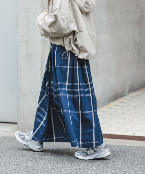 ITEMS URBANRESEARCH(アイテムズ アーバンリサーチ)の「『LONGサイズあり』チェックタックボリュームスカート(スカート・レディース・ライトベージュ/ネイビー/ブルー/チャコールグレー・FREE/L)」の14枚目の写真