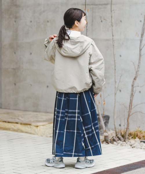 ITEMS URBANRESEARCH(アイテムズ アーバンリサーチ)の「『LONGサイズあり』チェックタックボリュームスカート(スカート・レディース・ライトベージュ/ネイビー/ブルー/チャコールグレー・FREE/L)」の17枚目の写真