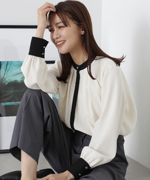 N.（N. Natural Beauty Basic）（エヌエヌナチュラルビューティーベーシック）の「◆バイカラーバンドカラーブラウス（シャツ/ブラウス・レディース・グレー系その他/ベージュ系その他/ホワイト×ブラック/グレー・MEDIUM）」の6枚目の写真