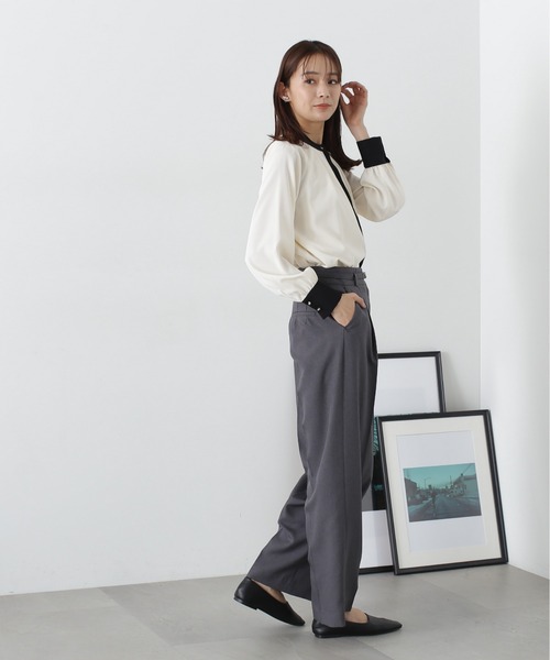 N.（N. Natural Beauty Basic）（エヌエヌナチュラルビューティーベーシック）の「◆バイカラーバンドカラーブラウス（シャツ/ブラウス・レディース・グレー系その他/ベージュ系その他/ホワイト×ブラック/グレー・MEDIUM）」の8枚目の写真