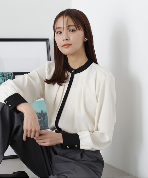 N.（N. Natural Beauty Basic）（エヌエヌナチュラルビューティーベーシック）の「◆バイカラーバンドカラーブラウス（シャツ/ブラウス・レディース・グレー系その他/ベージュ系その他/ホワイト×ブラック/グレー・MEDIUM）」の9枚目の写真