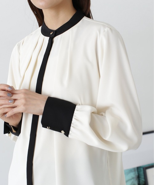 N.（N. Natural Beauty Basic）（エヌエヌナチュラルビューティーベーシック）の「◆バイカラーバンドカラーブラウス（シャツ/ブラウス・レディース・グレー系その他/ベージュ系その他/ホワイト×ブラック/グレー・MEDIUM）」の13枚目の写真