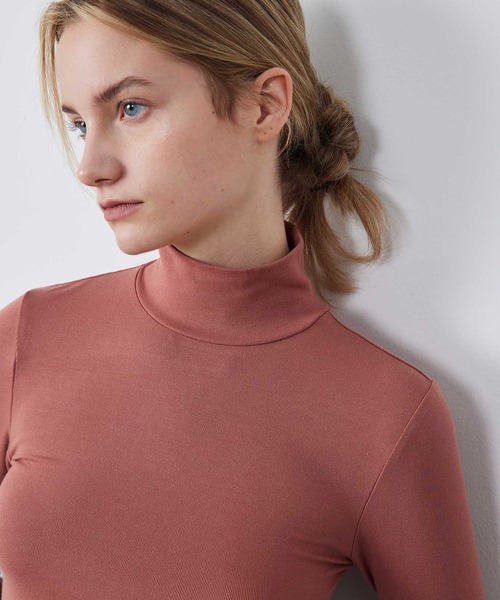 ELOOPS(イーループス)の「【ELOOPS】1枚でも重ね着でも◎ スムースハイネックインナー(Tシャツ/カットソー・レディース・ブラック系その他/カーキ/スモークピンク・L/M/S)」の15枚目の写真