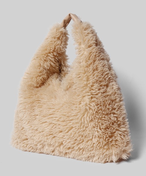 AO2(アオズ)の「Fluffy tote bag / ボリュームファートート(トートバッグ・レディース・ライトブルー/ブラック/ベージュ・FREE)」の7枚目の写真