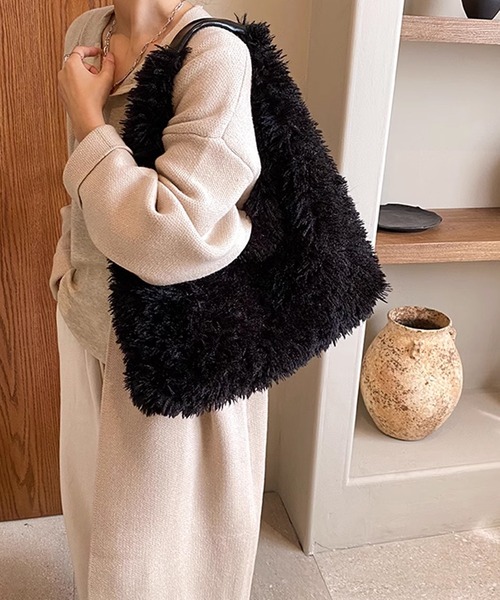 AO2(アオズ)の「Fluffy tote bag / ボリュームファートート(トートバッグ・レディース・ライトブルー/ブラック/ベージュ・FREE)」の13枚目の写真
