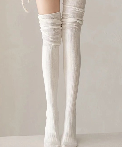 Futier land（フューティアランド）の「くしゅくしゅニーハイソックス（ソックス/靴下・レディース・ホワイト/アイボリー/ブラック/グレー/ベージュ・FREE）」の13枚目の写真