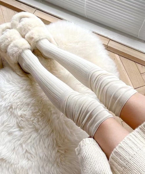 Futier land（フューティアランド）の「くしゅくしゅニーハイソックス（ソックス/靴下・レディース・ホワイト/アイボリー/ブラック/グレー/ベージュ・FREE）」の7枚目の写真