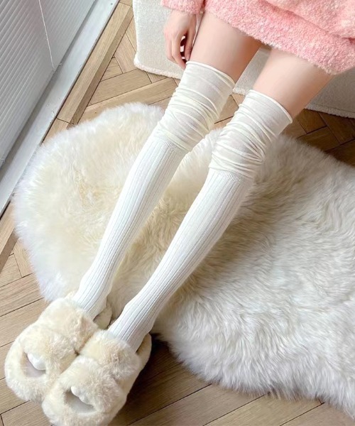 Futier land（フューティアランド）の「くしゅくしゅニーハイソックス（ソックス/靴下・レディース・ホワイト/アイボリー/ブラック/グレー/ベージュ・FREE）」の8枚目の写真