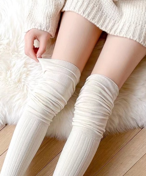 Futier land（フューティアランド）の「くしゅくしゅニーハイソックス（ソックス/靴下・レディース・ホワイト/アイボリー/ブラック/グレー/ベージュ・FREE）」の9枚目の写真