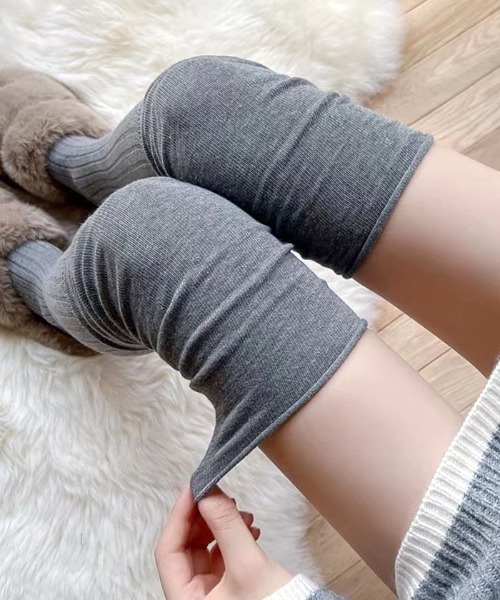 Futier land（フューティアランド）の「くしゅくしゅニーハイソックス（ソックス/靴下・レディース・ホワイト/アイボリー/ブラック/グレー/ベージュ・FREE）」の15枚目の写真