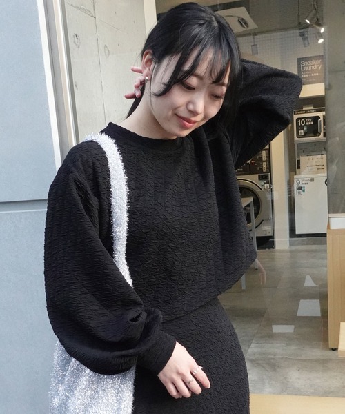 CORNERS(コーナーズ)の「ふくれジャガードキルトショートトップス【セットアップ可能】(スウェット・レディース・チャコールグレー/ブラック/アイボリー・M)」の6枚目の写真