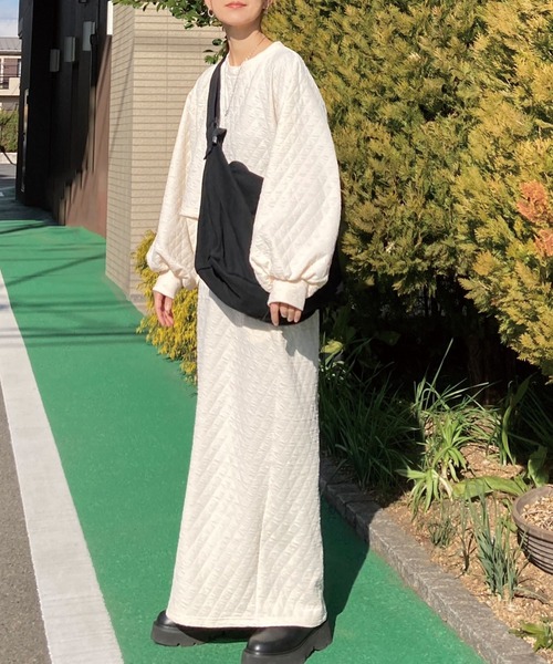 CORNERS(コーナーズ)の「ふくれジャガードキルトショートトップス【セットアップ可能】(スウェット・レディース・チャコールグレー/ブラック/アイボリー・M)」の10枚目の写真