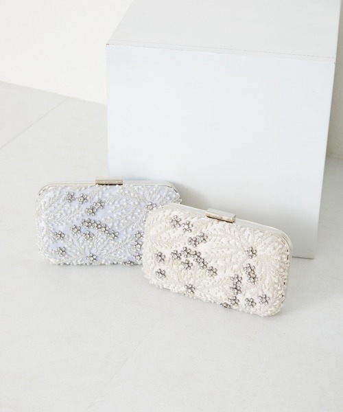MISCH MASCH(ミッシュマッシュ)の「■■ビーズ刺繍ボックスクラッチバッグ/MOB008(クラッチバッグ・レディース・ベージュ/グレー・フリ-)」の2枚目の写真