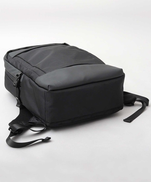 REGiSTA(レジスタ)の「スクエア型 PC収納対応 多収納 大きめサイズ ビジネスリュック(バックパック/リュック・メンズ・ブラック・FREE)」の2枚目の写真