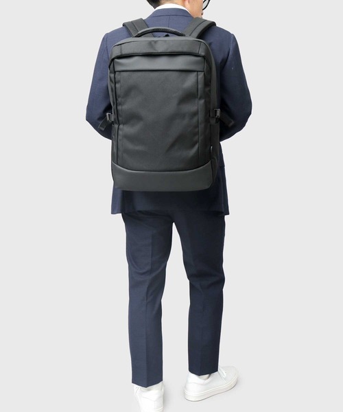 REGiSTA(レジスタ)の「スクエア型 PC収納対応 多収納 大きめサイズ ビジネスリュック(バックパック/リュック・メンズ・ブラック・FREE)」の9枚目の写真